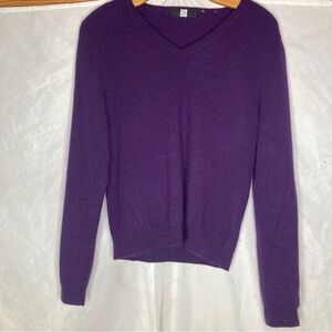 Saks Fifth Avenue 100% cashmere v neck